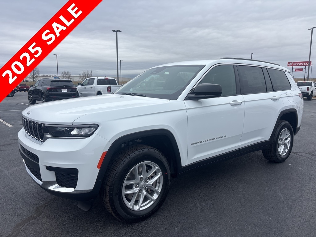 2025 Jeep Grand Cherokee L Laredo's photo