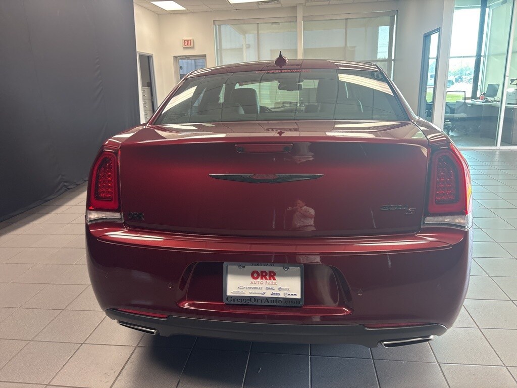 2022 Chrysler 300 S photo 4