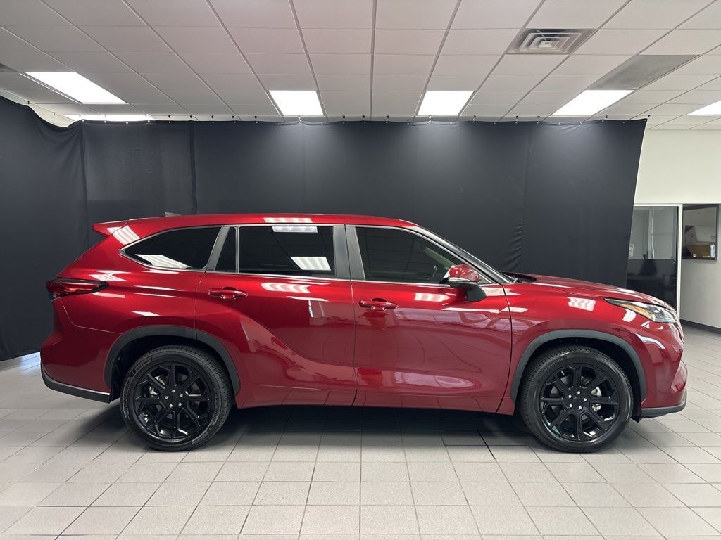 Used 2023 Toyota Highlander LE SUV