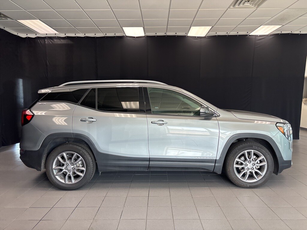 2024 Gmc Terrain SLT photo 2