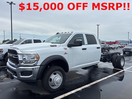 2024 Ram 5500 Chassis Cab 5500 TRADESMAN CHASSIS CREW CAB 4X4 84' CA Pickup