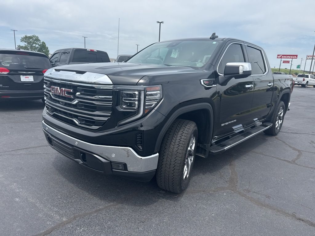 2023 GMC Sierra 4WD Crew Cab Short Box SLT's photo