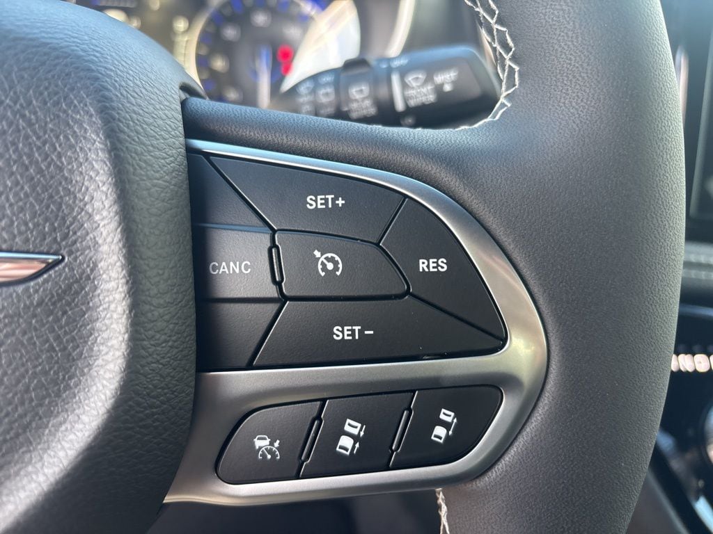 2026 Chrysler Pacifica Select - Photo 13
