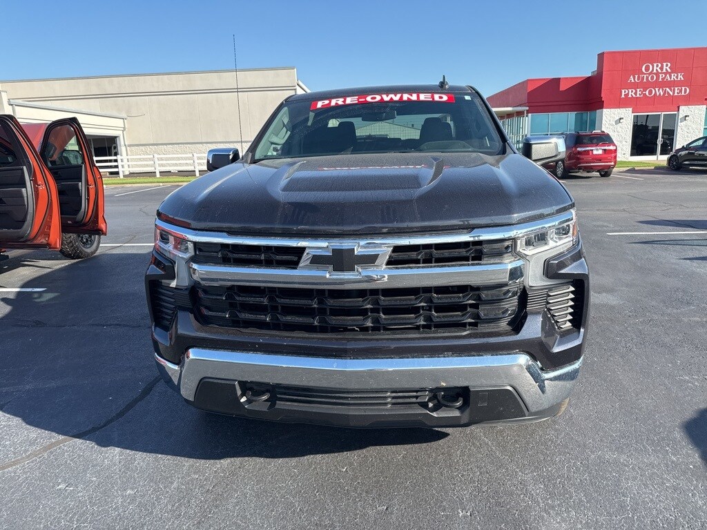 2023 Chevrolet Silverado 1500 LT photo 2
