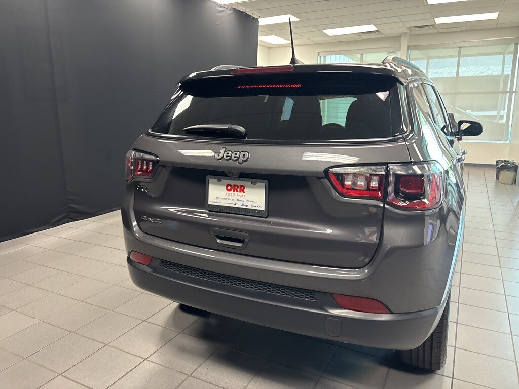 2024 Jeep Compass Latitude photo 3