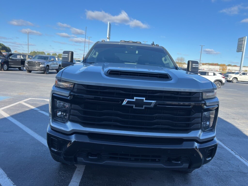 2025 Chevrolet Silverado 2500HD Custom photo 4