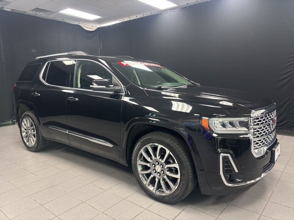 2023 GMC Acadia Denali's photo