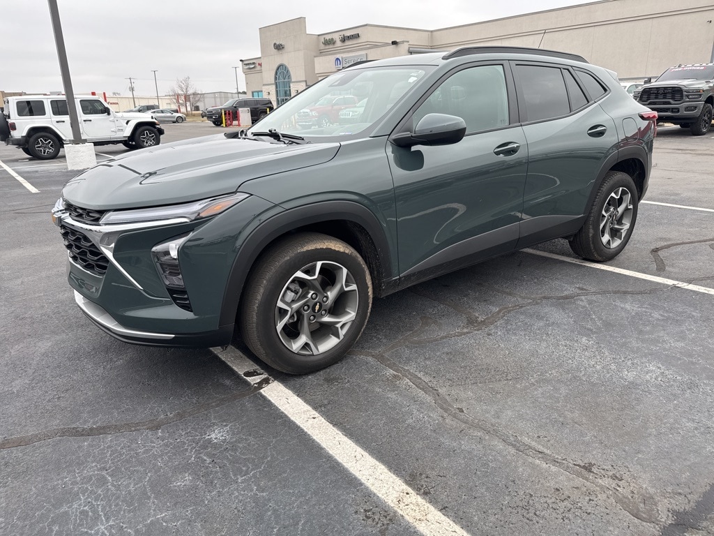 Used 2025 Chevrolet Trax LT SUV