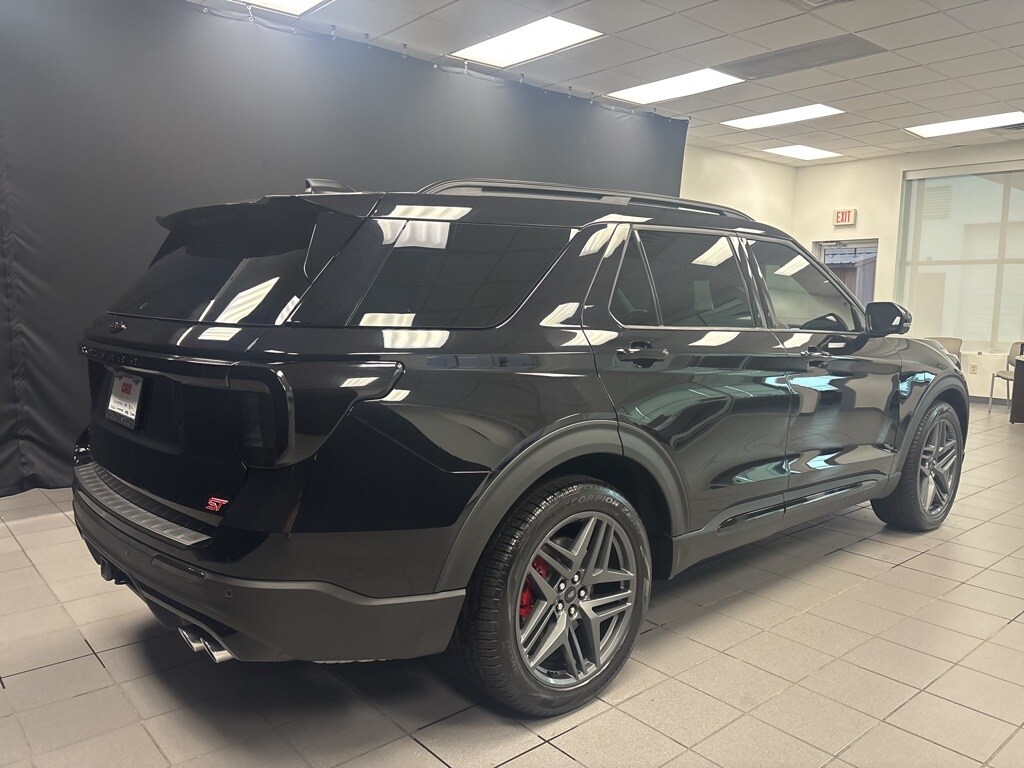 2025 Ford Explorer ST photo 3