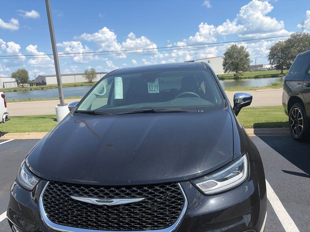 Used 2022 Chrysler Pacifica Hybrid Limited Van Passenger Van