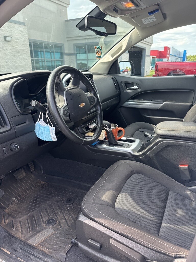 2022 Chevrolet Colorado LT photo 2