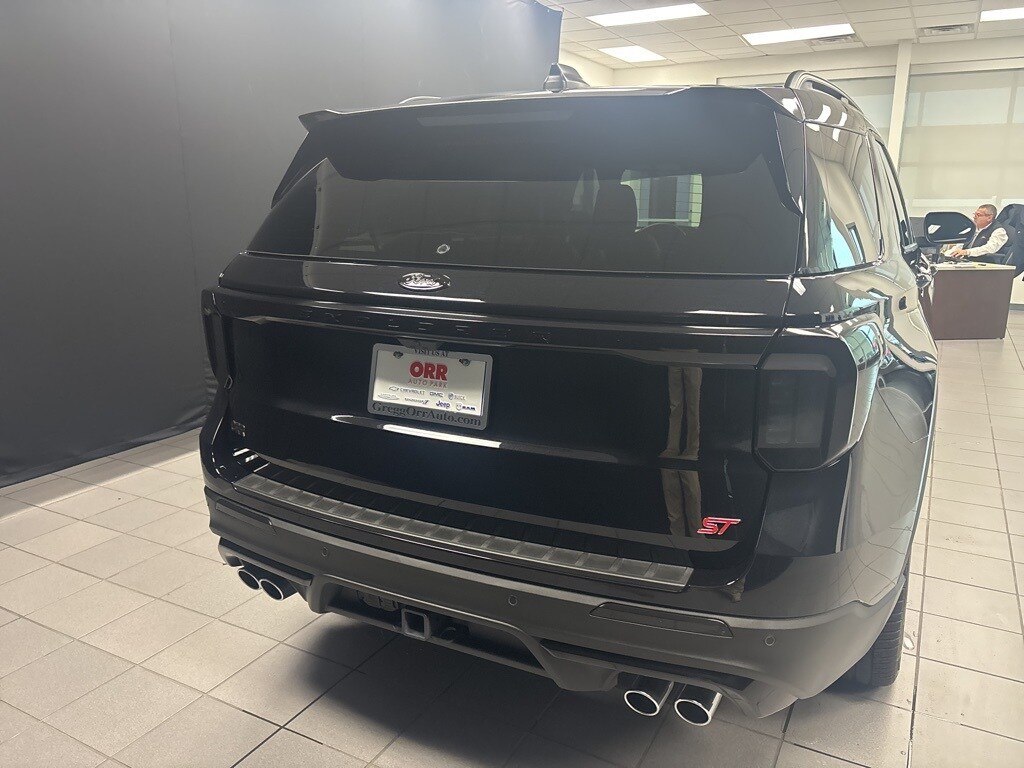 2025 Ford Explorer ST photo 4