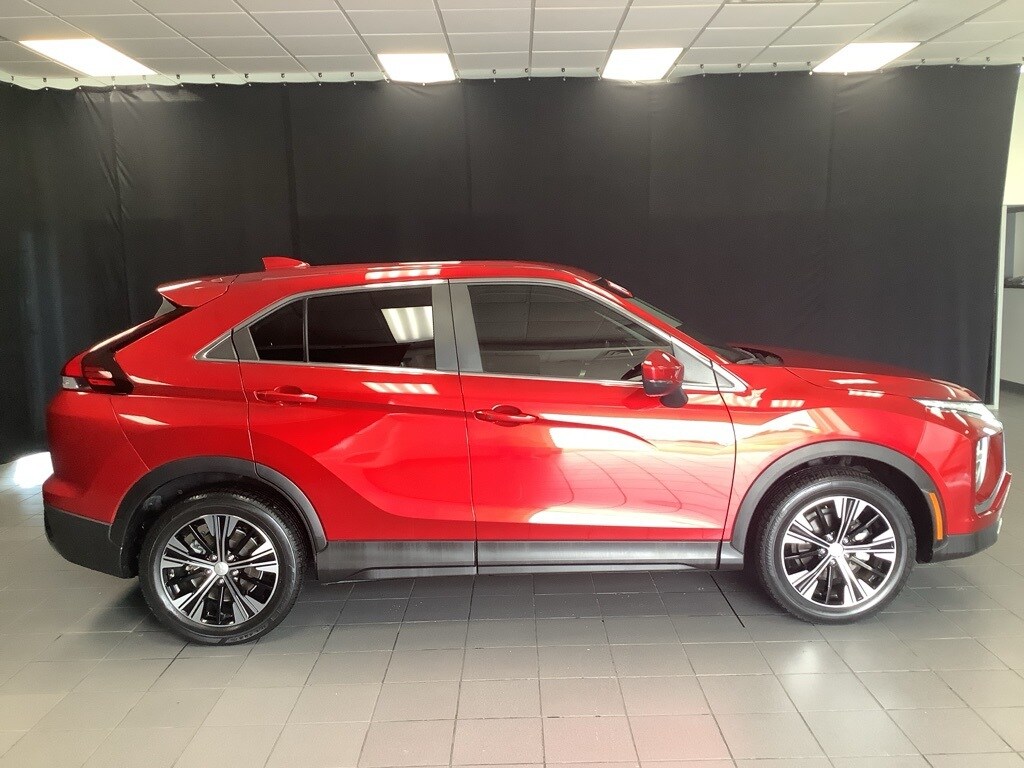 2022 Mitsubishi Eclipse Cross SE photo 2