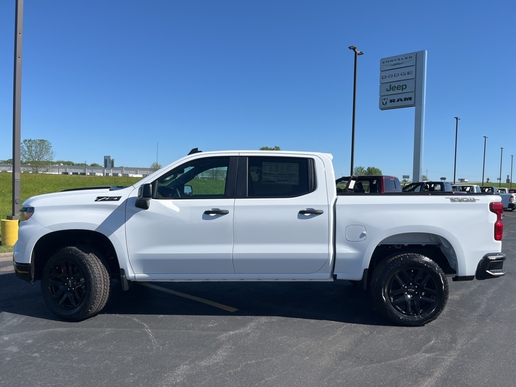 Used 2024 Chevrolet Silverado 1500 Custom with VIN 3GCUDCED3RG321994 for sale in Searcy, AR