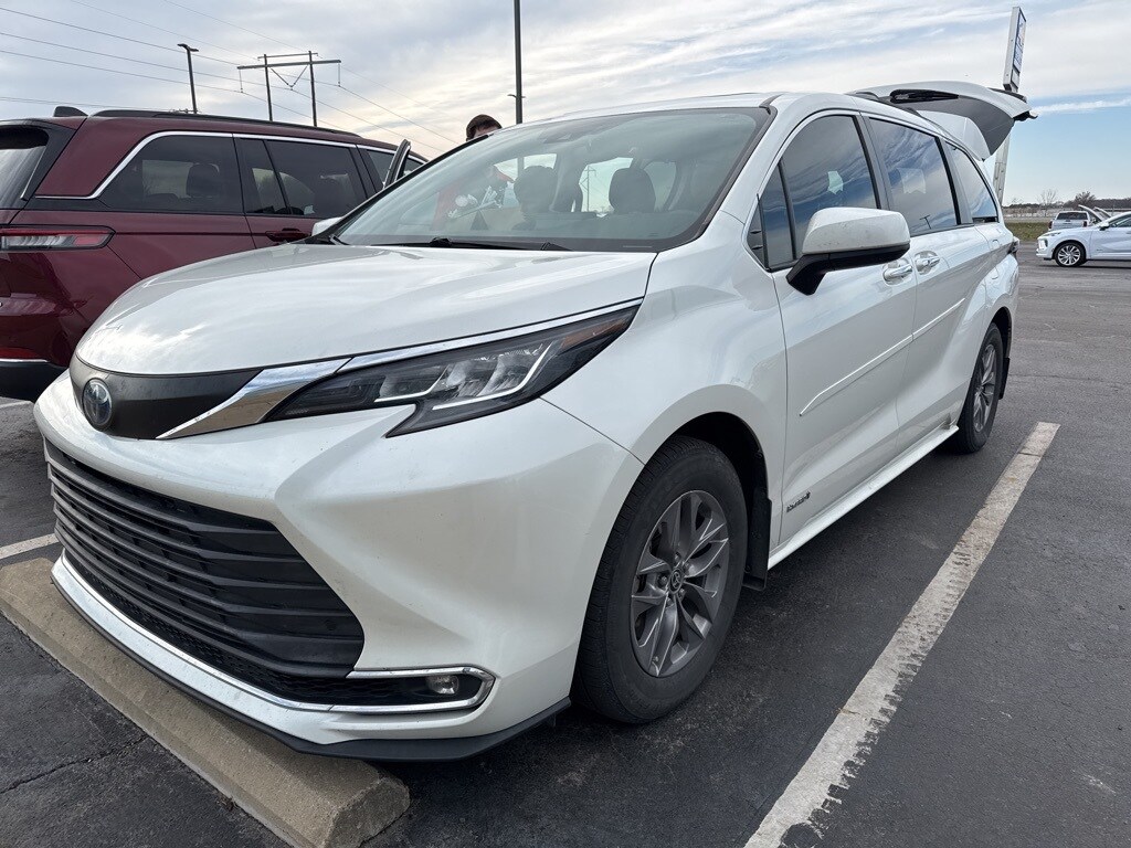 Used 2021 Toyota Sienna XLE Van