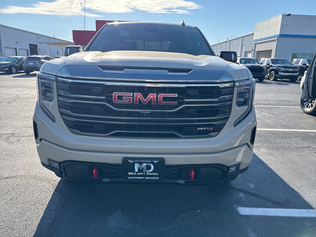 Used 2022 GMC Sierra 1500 AT4 with VIN 1GTPUEEL8NZ628040 for sale in Little Rock