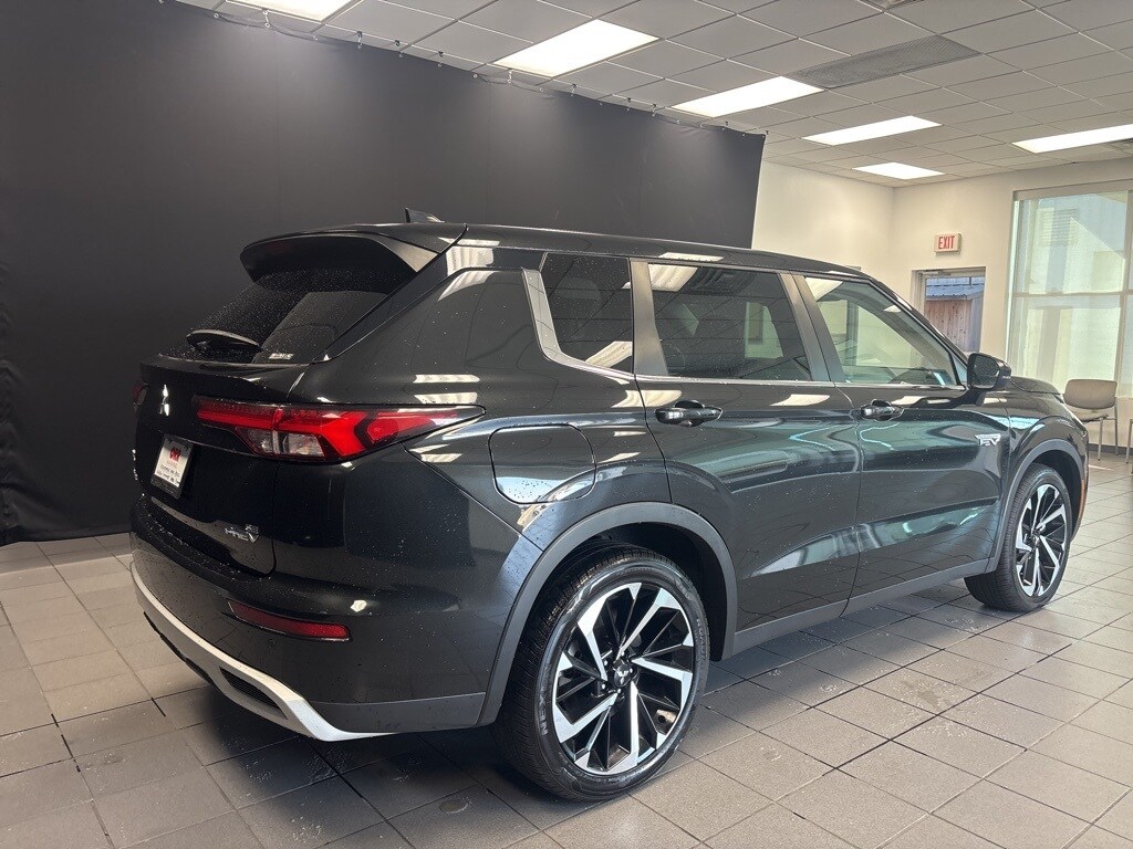2023 Mitsubishi Outlander PHEV SE photo 3