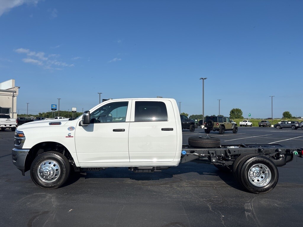 2025 Ram 3500 Tradesman photo 2