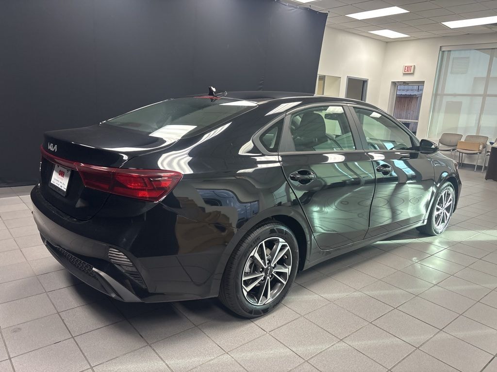 Used 2023 Kia Forte LXS Sedan