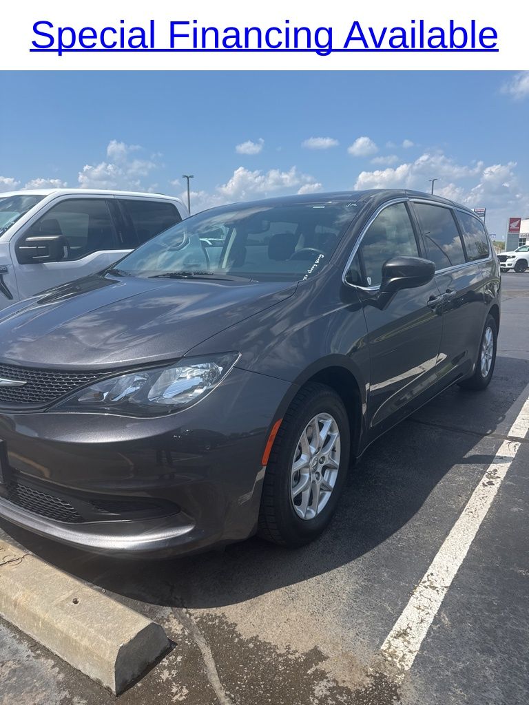 2023 Chrysler Voyager LX's photo