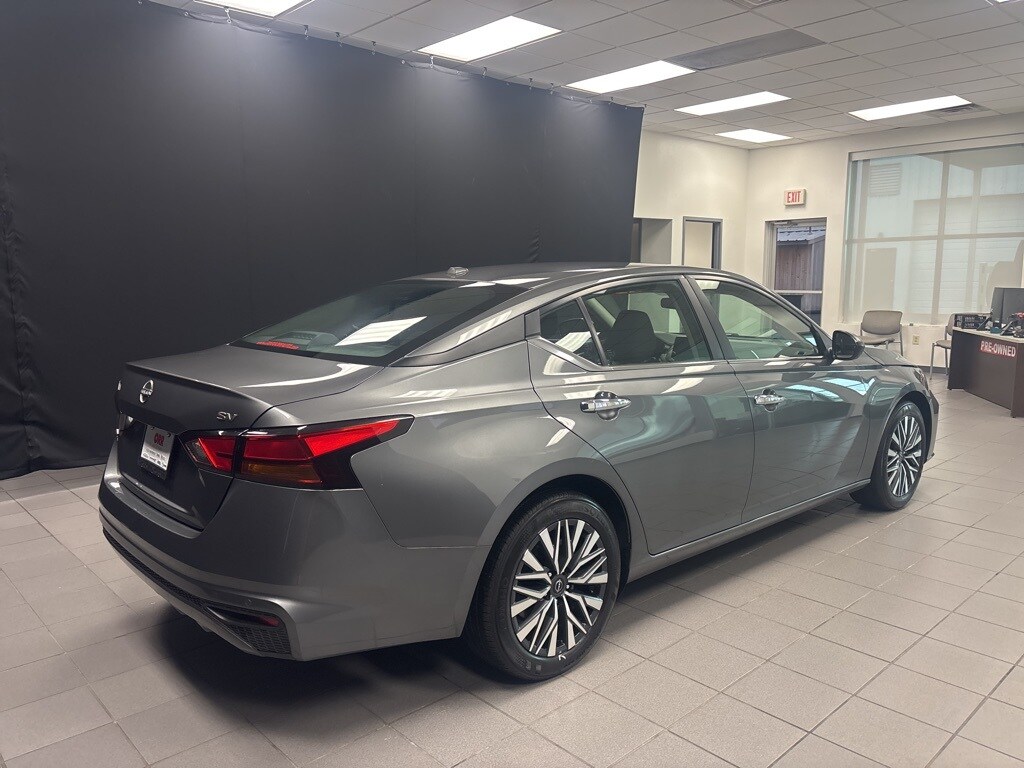2024 Nissan Altima 2.5 SV photo 3