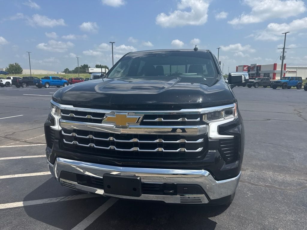 Used 2025 Chevrolet Silverado 1500 LTZ with VIN 1GCUKGE8XSZ123502 for sale in Little Rock