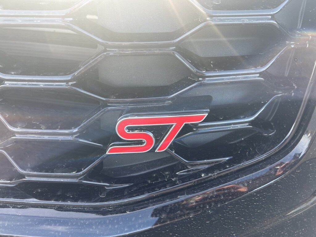 2025 Ford Explorer ST photo 4