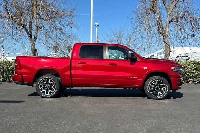 2026 Ram 1500 LARAMIE CREW CAB 4X4 5'7 BOX Pickup