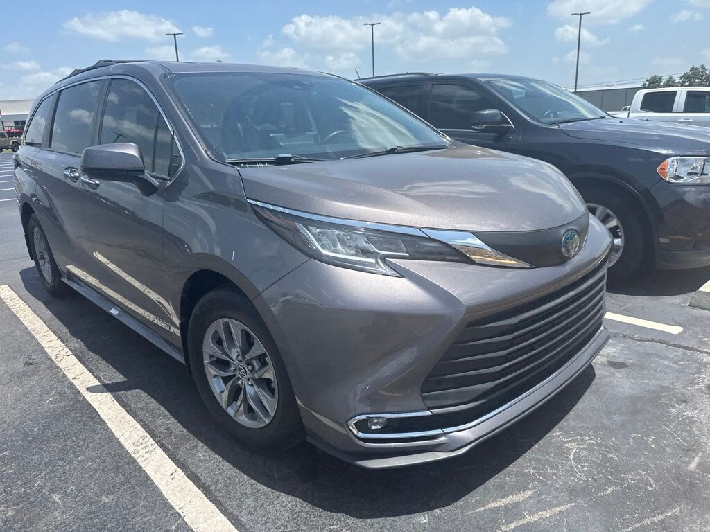 Used 2021 Toyota Sienna XLE Van