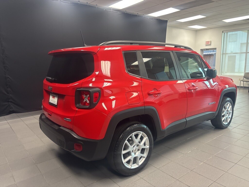 2022 Jeep Renegade Latitude photo 3