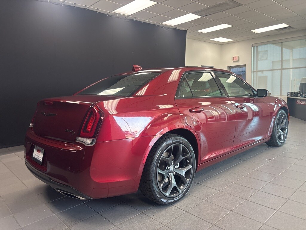 2022 Chrysler 300 S photo 3