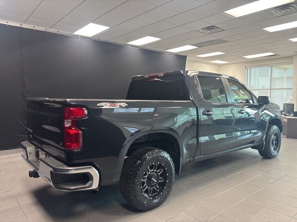 2023 Chevrolet Silverado 1500 LT photo 3