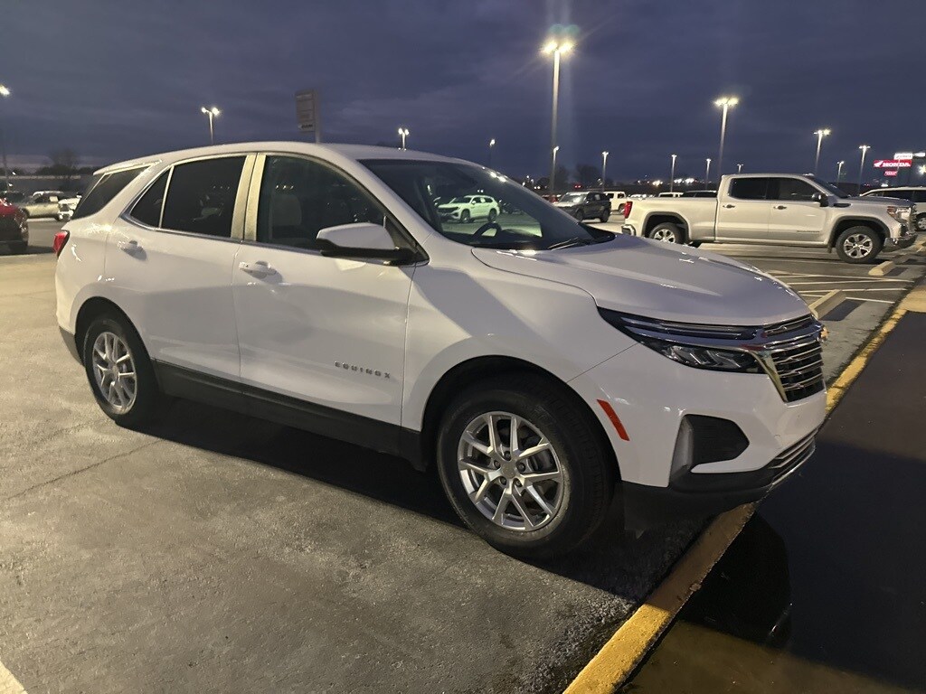 2024 Chevrolet Equinox LT photo 3