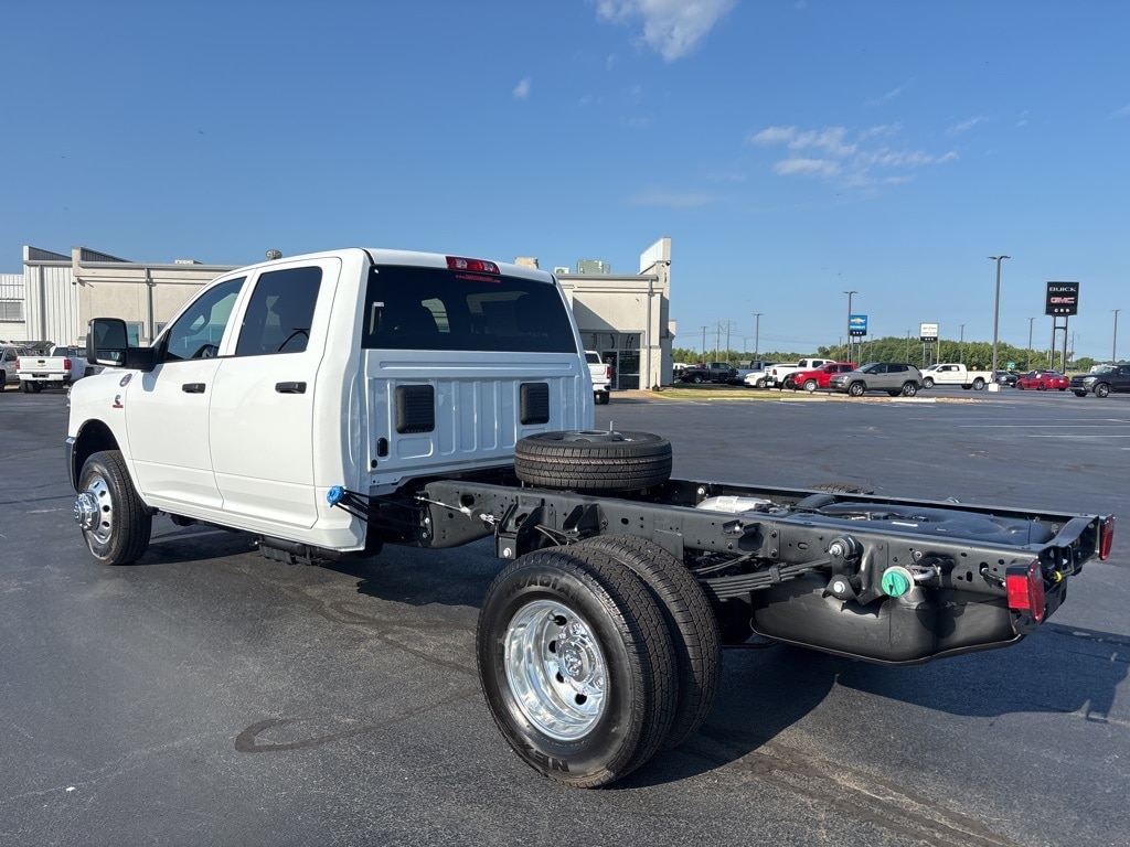 New 2025 Ram 3500 Chassis Cab 3500 TRADESMAN CREW CAB CHASSIS 4X4 60' CA Pickup