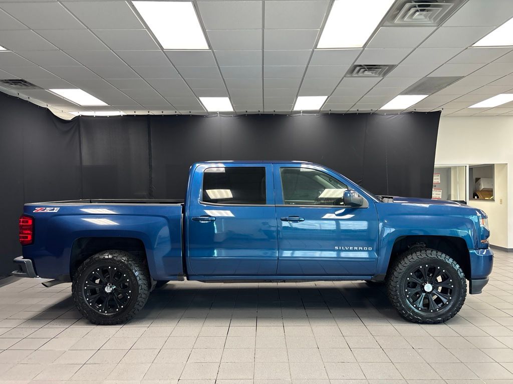 Used 2017 Chevrolet Silverado 1500 LT with VIN 3GCUKRECXHG431908 for sale in Little Rock