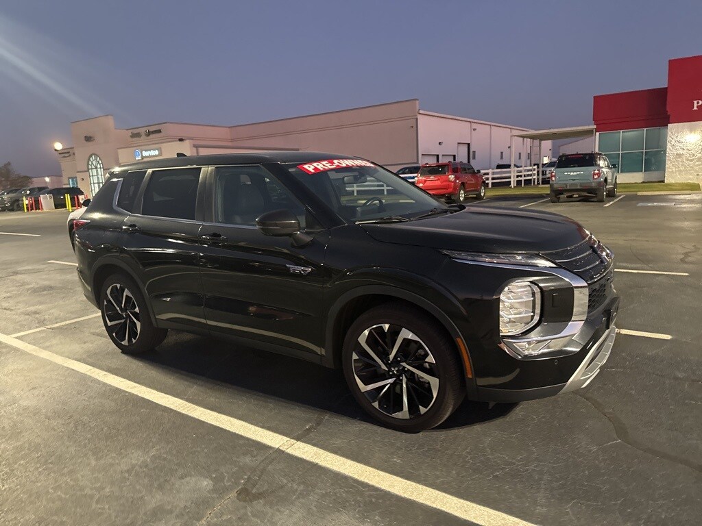 2023 Mitsubishi Outlander PHEV SE photo 3