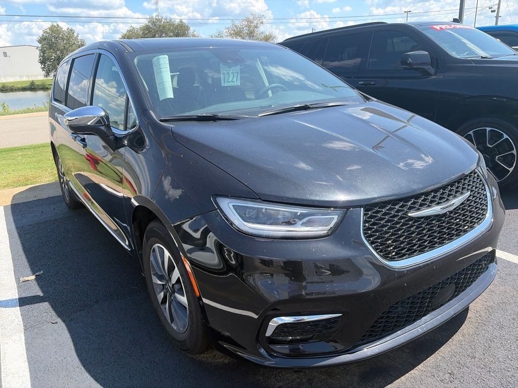 Used 2022 Chrysler Pacifica Hybrid Limited Van Passenger Van