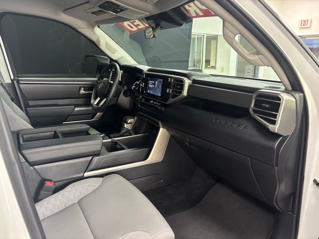 2024 Toyota Tundra SR5 - Photo 11