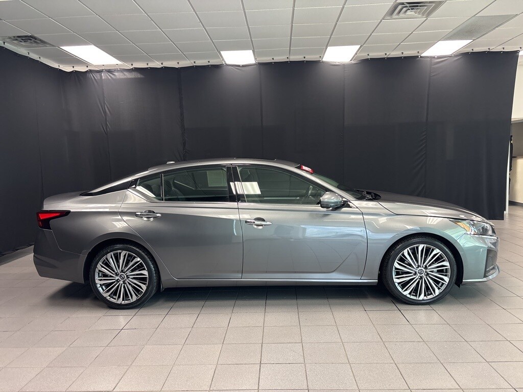 2023 Nissan Altima 2.5 SL photo 2