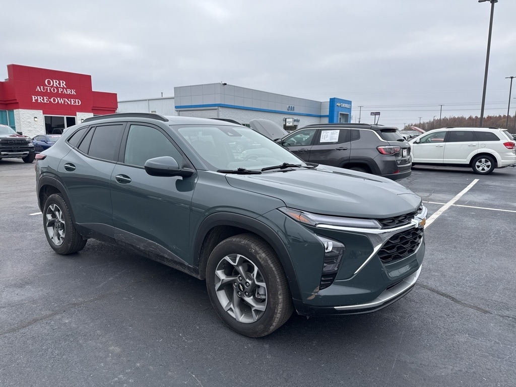 Used 2025 Chevrolet Trax LT SUV