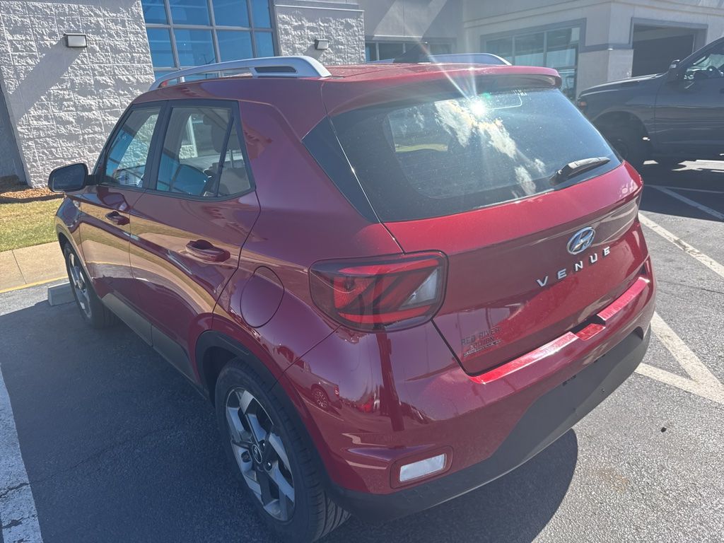 Used 2021 Hyundai Venue SEL with VIN KMHRC8A38MU120306 for sale in Searcy, AR