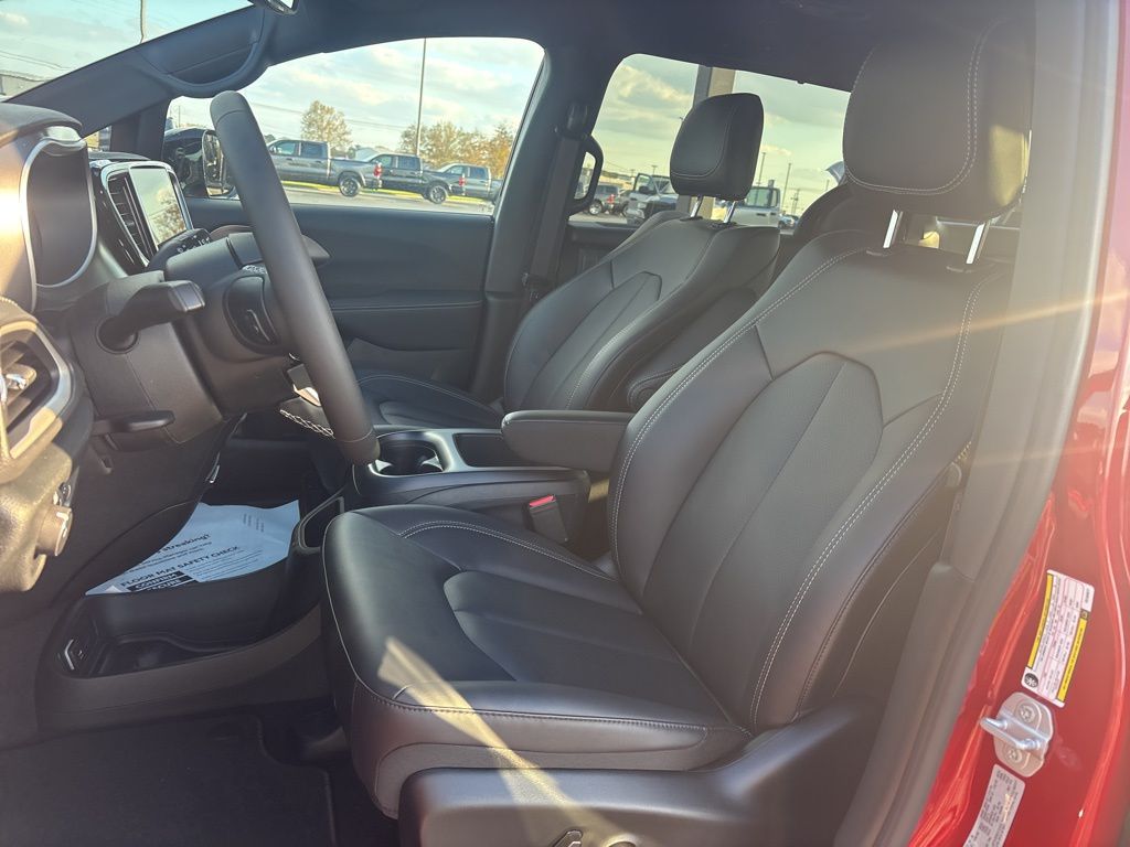 2026 Chrysler Pacifica Select - Photo 26