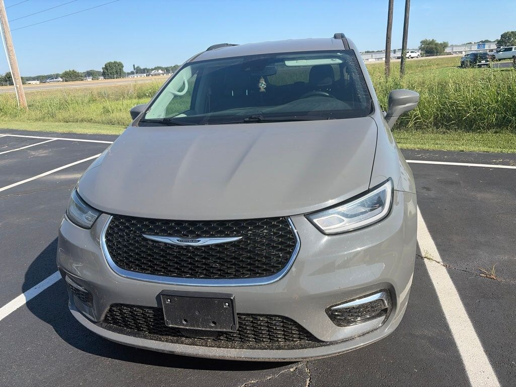 Used 2022 Chrysler Pacifica Touring L Van Passenger Van