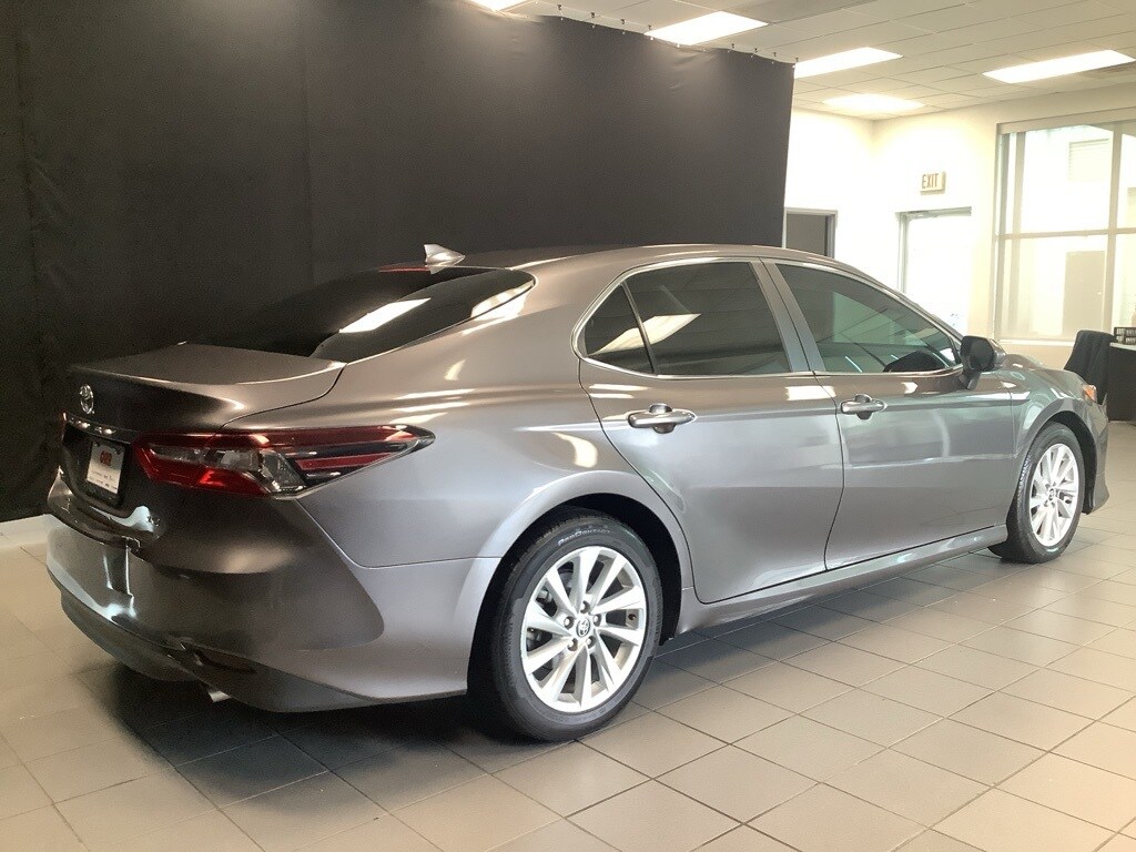 2022 Toyota Camry LE photo 3