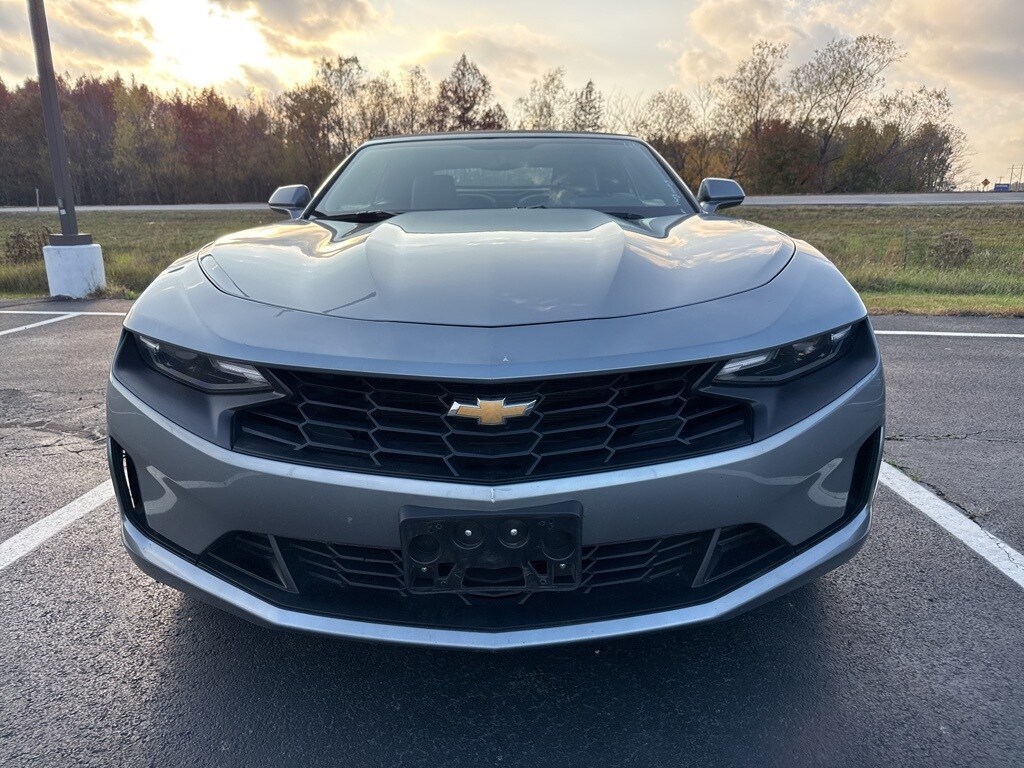 2023 Chevrolet Camaro 1LT photo 2