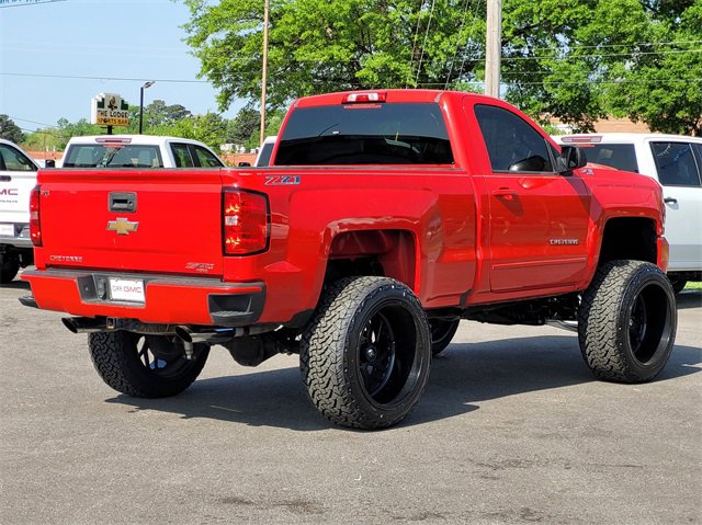 2017 Chevrolet Silverado 1500 LT photo 4