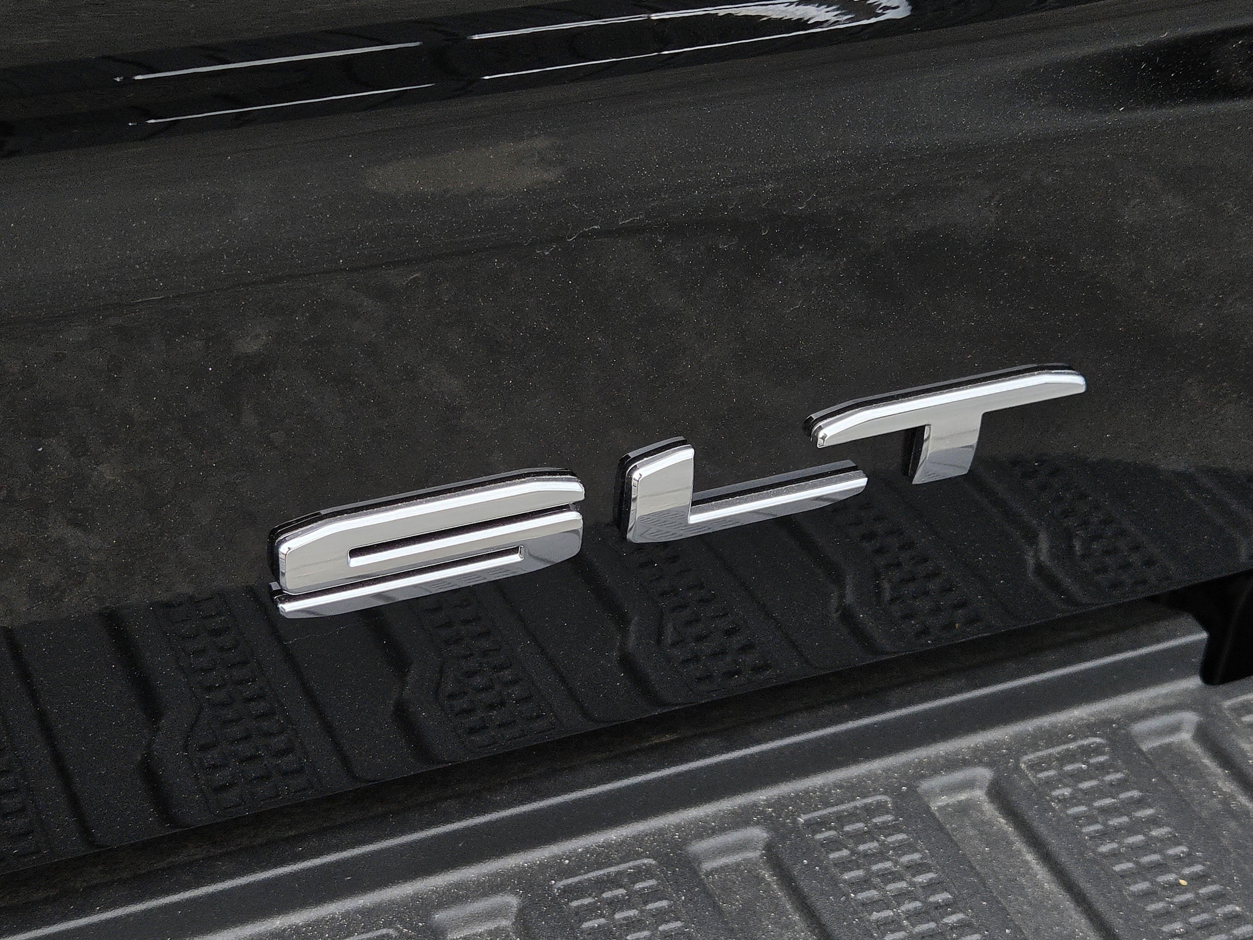 2026 GMC Sierra 1500 SLT - Photo 7