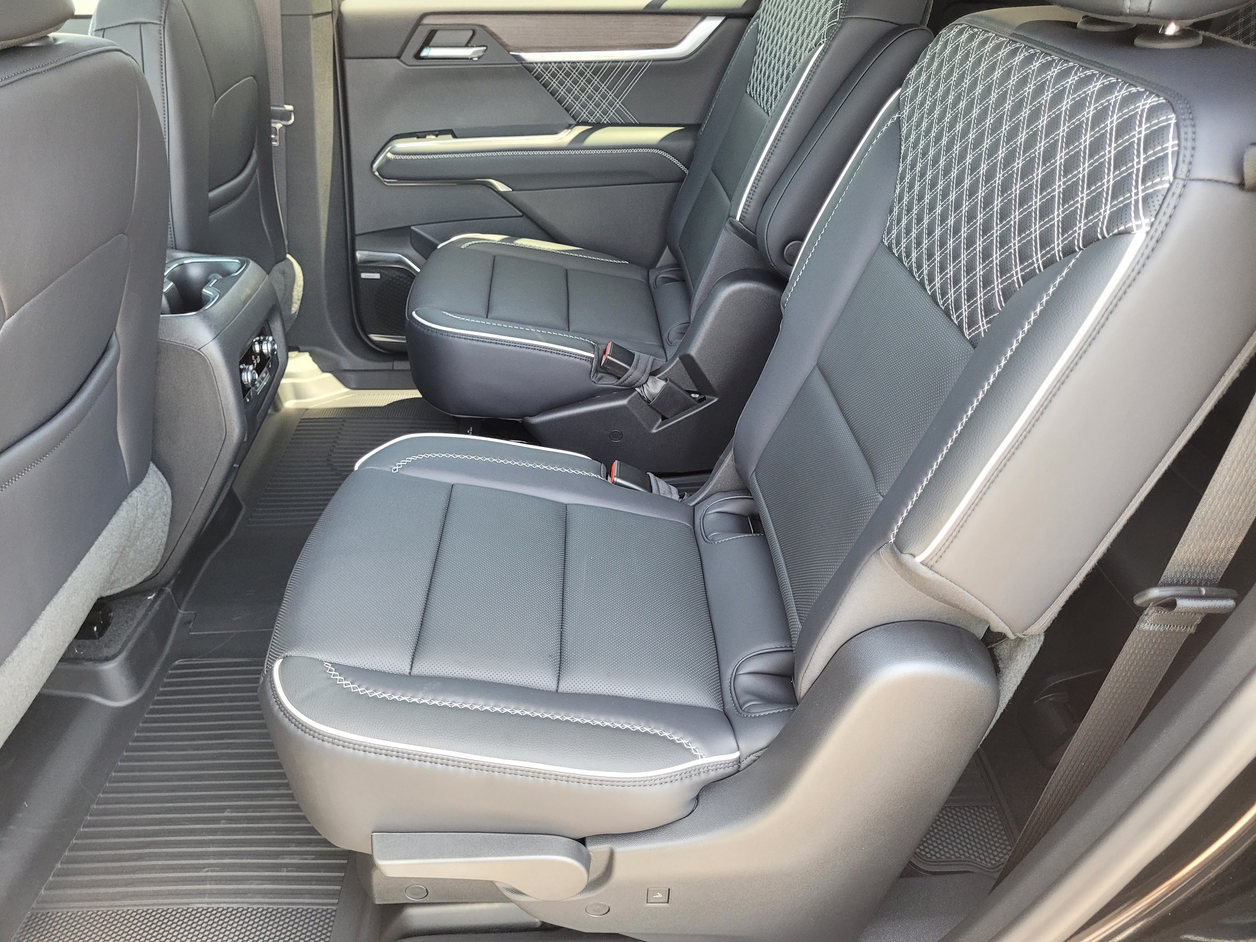 2026 GMC Acadia Denali - Photo 24
