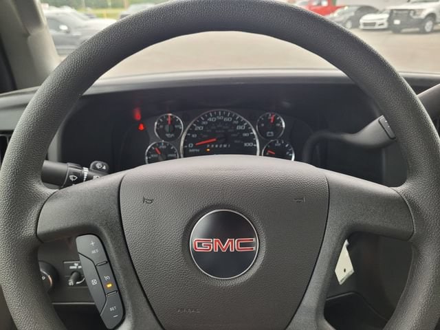 2025 GMC Savana Cargo Work Van - Photo 19