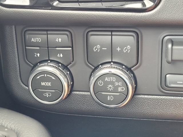 2026 GMC Yukon Denali - Photo 17